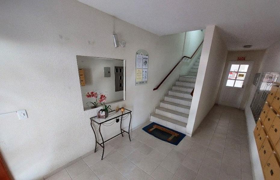 Apartamento de 1 dormitório, sacada com churrasqueira e garagem na Serraria.