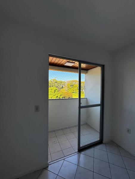Apartamento de 1 dormitório, sacada com churrasqueira e garagem na Serraria.