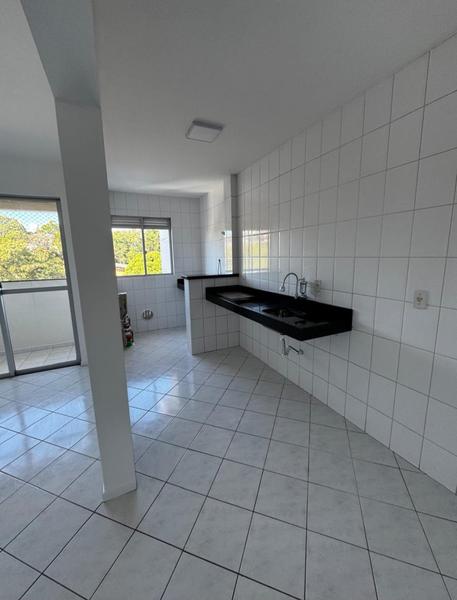 Apartamento de 1 dormitório, sacada com churrasqueira e garagem na Serraria.