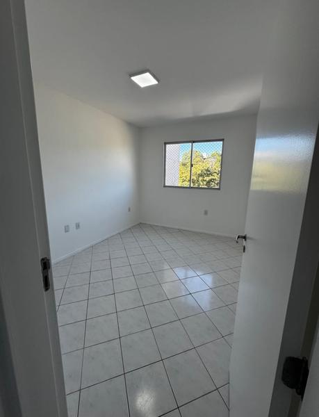Apartamento de 1 dormitório, sacada com churrasqueira e garagem na Serraria.