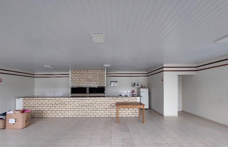 Apartamento de 1 dormitório, sacada com churrasqueira e garagem na Serraria.